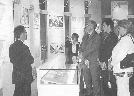 Япония Хиросима В И Варенников в музее города 7 ноября 2004 г Открытие - фото 19