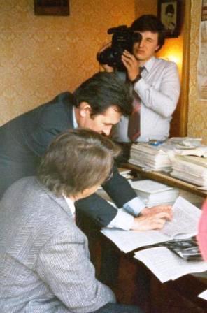 1988 год Квартира Петра Абрашкина Рязанов Петр снимает очередное заседание - фото 1