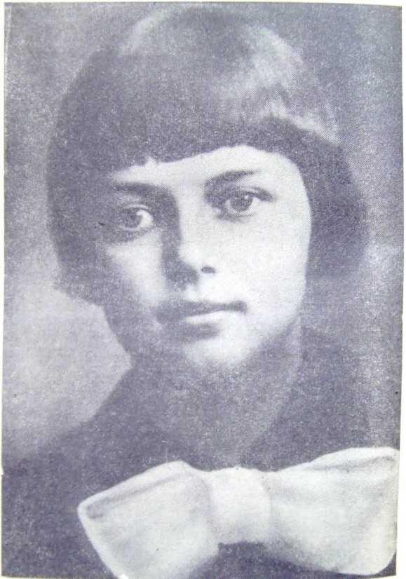 Герой Советского Союза Зина ПОРТНОВА 1 ПРОЛОГ У неё подкашивались ноги - фото 1