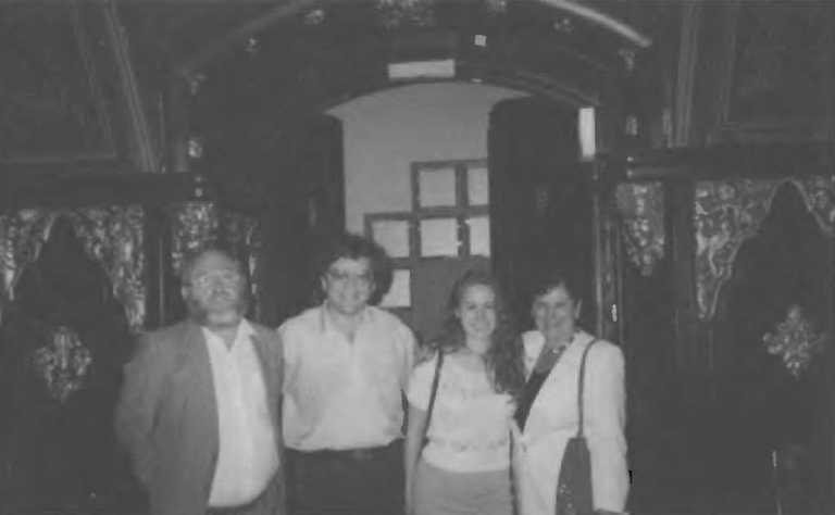 Автор книги в одной компании с Юдит и ее родителями Вена 1996 Черный день - фото 62