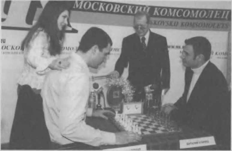 В шахматном матче Владимира и Виталия Кличко Мария секундировала сразу обоим - фото 75