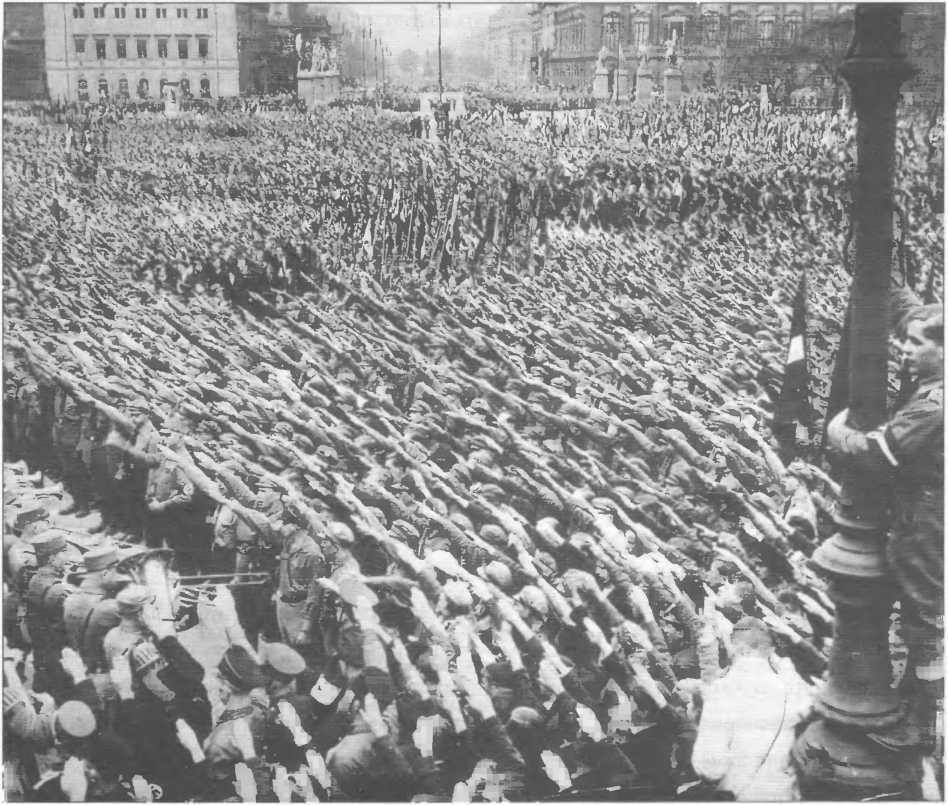 Речь Гитлера во время майской демонстрации произвела удивительное впечатление - фото 2