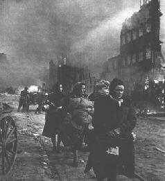 Берлин Апрель 1945 г Снимок сделан Аркадием Шайхетом На момент вторжения - фото 1