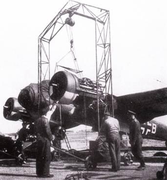 На аэродроме базирования бомбардировщиков Ju88 обязательно имелся такой кран - фото 16
