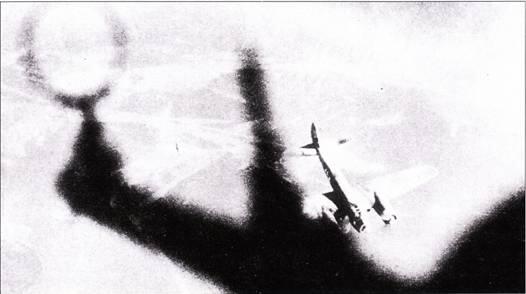 Снимок времен Битвы за Британию одного бомбардировщика Ju88 сделан из кабины - фото 24