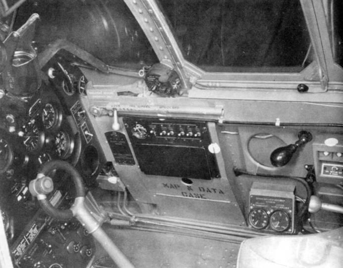 Правый борт кабины Мустанга I с ручкой управления самолетам британского - фото 29