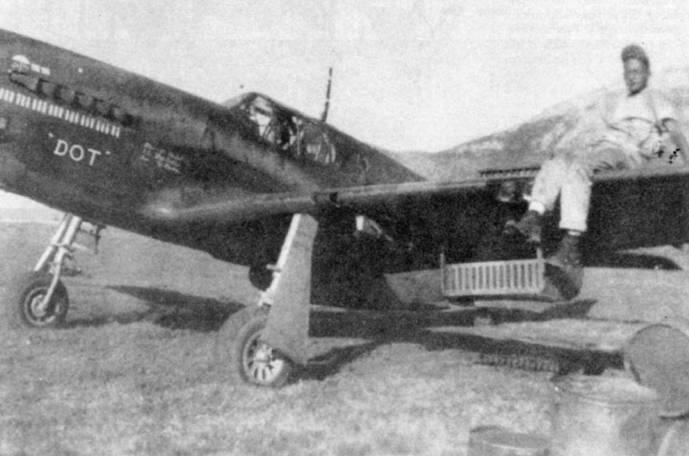 А36А Dot in 86й FBG на траве аэродрама Тела на Сицилии 1945 год Воздушные - фото 47