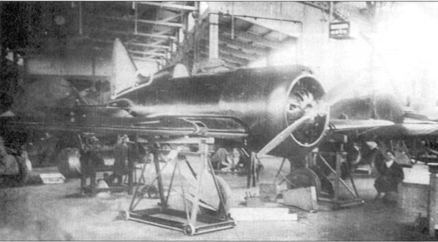 Сборочная линия истребителей И16 с двигателями М22 снимок 1934 г - фото 9