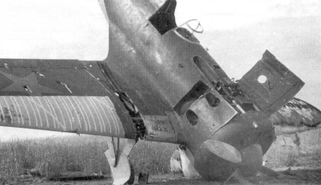 Поврежденный при посадке истребитель И16 тип 27 обратите внимание на снятую - фото 14