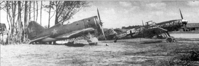 Крыло к крылу брошенный И16 и Bf 109F из IIJG54 В середине марта 1942 - фото 23