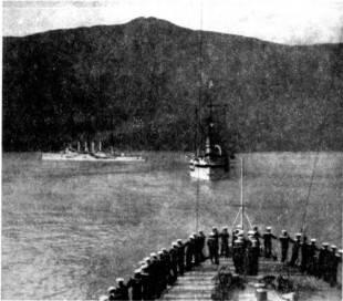В норвежских фиордах После возвращения из учебного похода в Атлантику крейсер 5 - фото 48