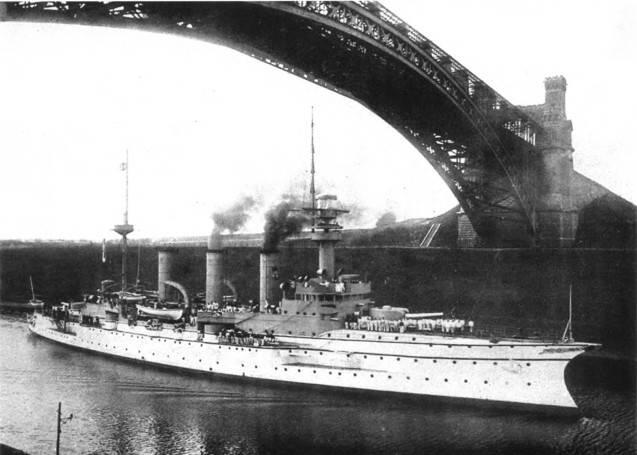 На фото справа крейсера Венета вверху и Герта внизу Крейс - фото 72