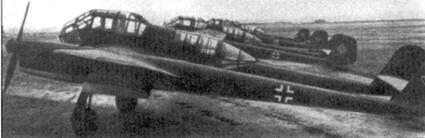 Четыре предсерийных Fw189 А1 на стоянке заводского аэродрома фирмы - фото 25