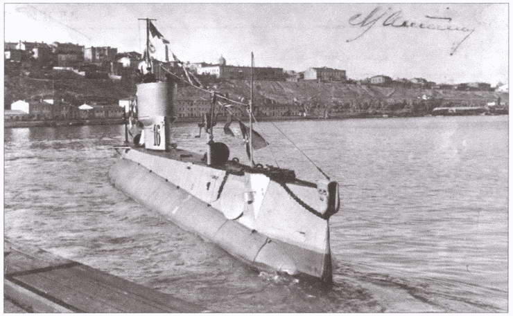 Подводная лодка Металлист отходит от причала Эсминец Фрунзе - фото 2