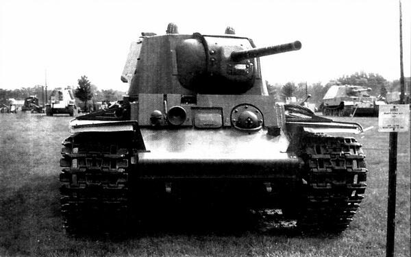 Тяжёлый танк КВ1 в экспозиции военного музея на Абердинском полигоне в США - фото 2