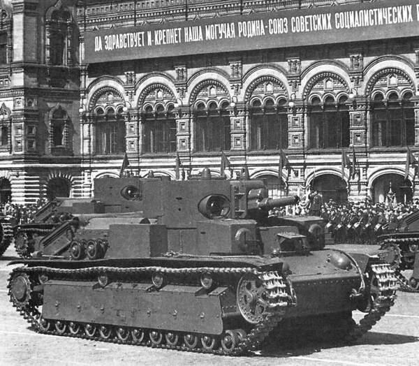 Экранированные танки Т28 проходят по Красной площади Москва 7 ноября 1940 - фото 2