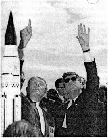 Вернер фон Браун и Джон Кеннеди 1962 год А теперь небольшое отступление В - фото 6