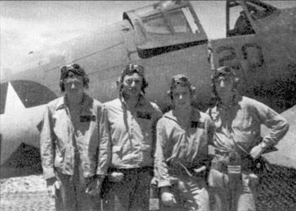 Кен Уэлш с летчиками своего 4го звена Гуадалканал февраль 1943 г Слева - фото 5