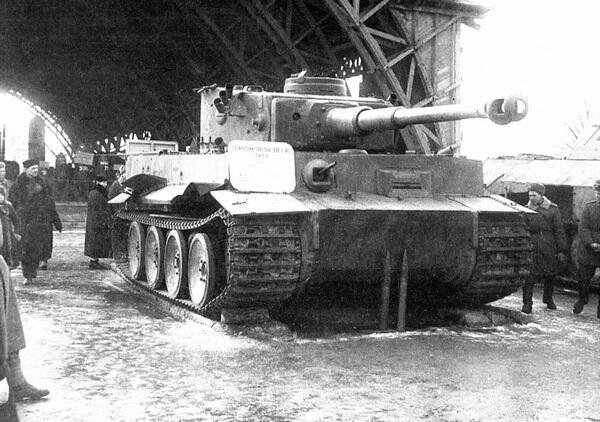 Тяжёлый танк Тигр в экспозиции трофейной боевой техники в ЦПКиО имени - фото 2