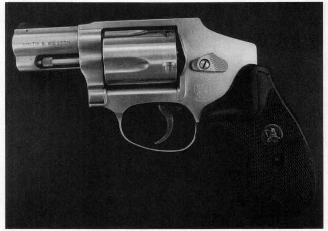 SW 640 в калибре 357 Magnum Этот револьвер пострадал от попадания пули в - фото 4
