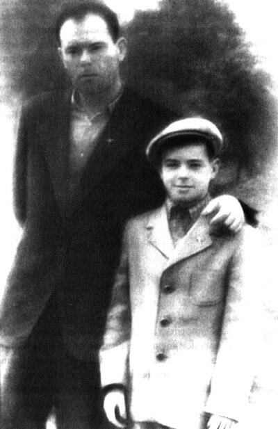 Детство великого хоккеиста С отцом Борисом Сергеевичем Харламовым рабочим - фото 1