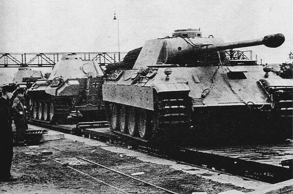 Погрузка пантер модификации D отправляемых на фронт Броня танков - фото 6