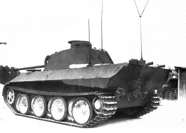 Командирский танк SdKfz 267 изготовленный на базе Пантеры модели D - фото 24