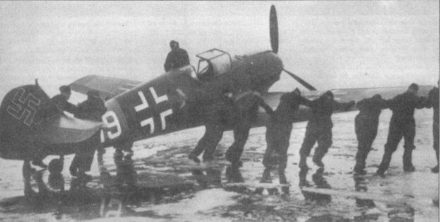 Два снимка Me 109Е0 выпущенного в начале 1938 года Два самолета этого типа - фото 3
