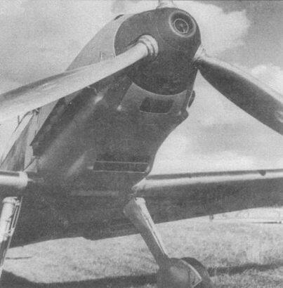 Крупным планом Me 109V15 скорее V15A Видно отверстие для пулемета в крыле и - фото 9