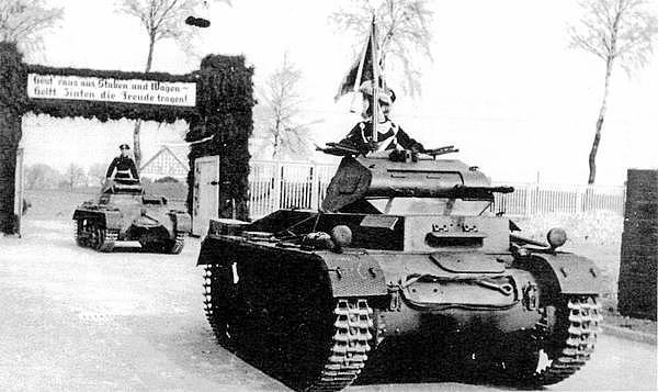Лёгкие танки PzII AusfB и PzI AusfB из состава 1го батальона 10го - фото 2