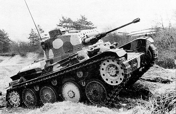 Лёгкий танк LTH Pz39 во время манёвров швейцарской армии Отличительная - фото 21