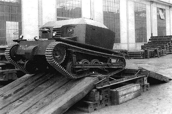 Танчик vz33 во время испытаний На танке был установлен четырёхцилиндровый - фото 4