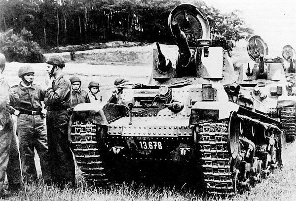 Танки LT vz35 на манёврах чехословацкой армии 1937 год Впрочем есть - фото 10