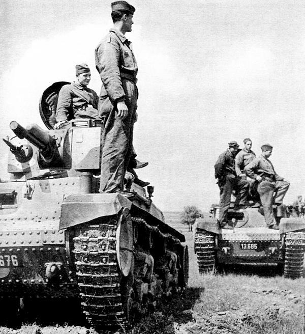 Танковая часть чехословацкой армии во время тактических занятий 1937 год Ещё - фото 23