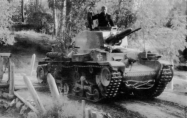 Первые километры по советской земле танк Pz35t 6й танковой дивизии - фото 31