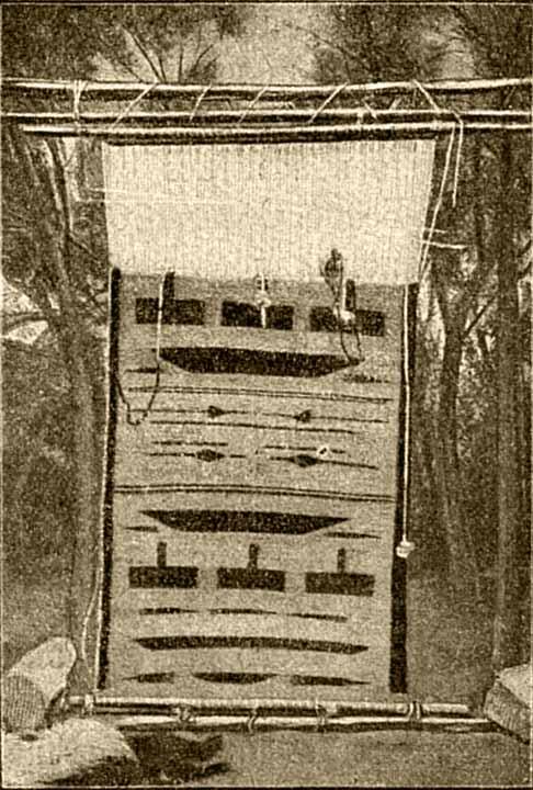 Ткацкий станок индейцев Когда и нитки были окрашены в черную и красную - фото 18