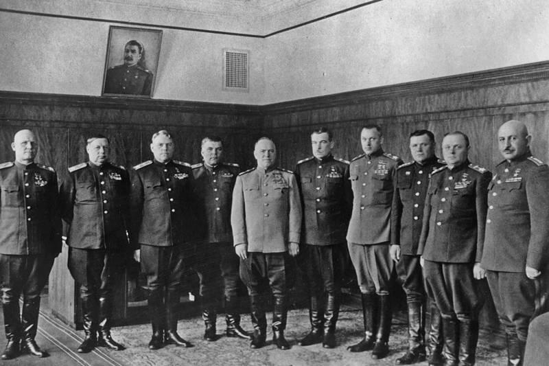 Десять командующих войсками фронтов завершивших войну 1945 год Иван - фото 5