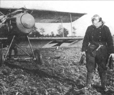 Освальд Бёльке у своего Альбатросы D II D38616 Особой маркировки самолет - фото 7