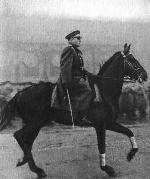 Маршал Советского Союза К А Мерецков командующий парадом на Красной площади - фото 40