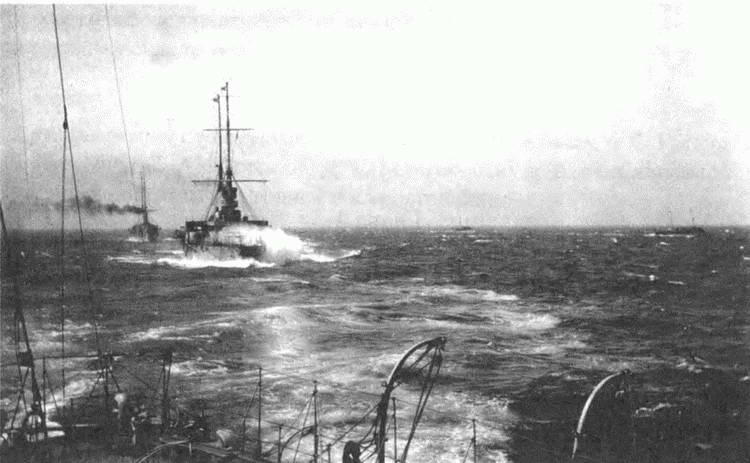 Линейный корабли и миноносцы морских сил Черного моря в походе На переднем - фото 2
