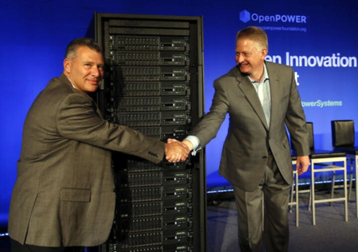 Вицепрезиденты IBM Том Розамилиа Tom Rosamilia слева и Дуглас Балог - фото 8