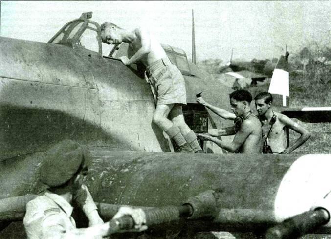 Харрикейны Мк I 56й эскадрильи перед сами началом войны Обратите внимание - фото 1