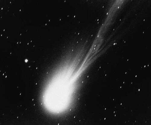 Большинство астрономов уверены в том что воду на Землю принесли кометы Когда - фото 7