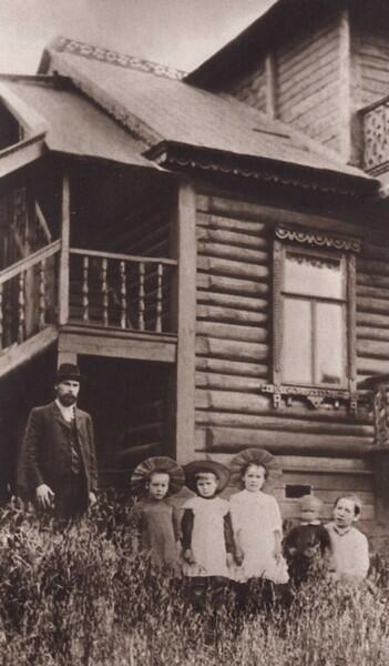 Семья Лебедевых на даче Таня вторая слева среди детей 1904 г Бабочки - фото 7