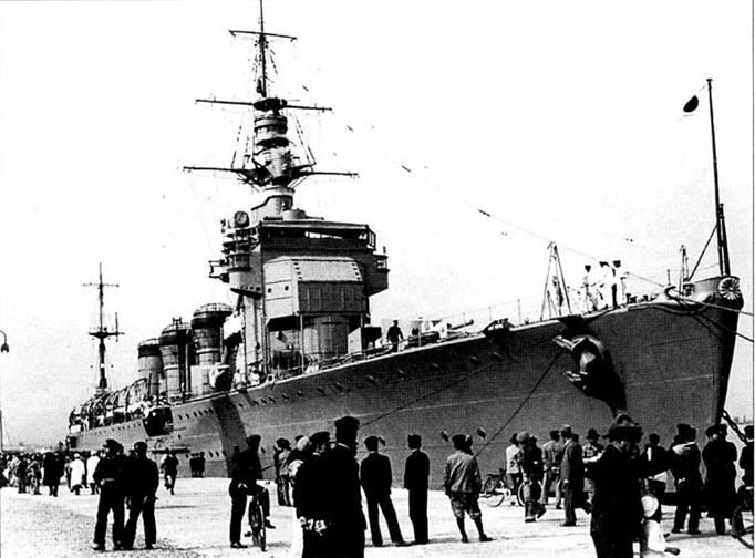 Крейсер Кисо заведен в сухой док Йокосуки 10 марта 1937 г На первых двух - фото 48