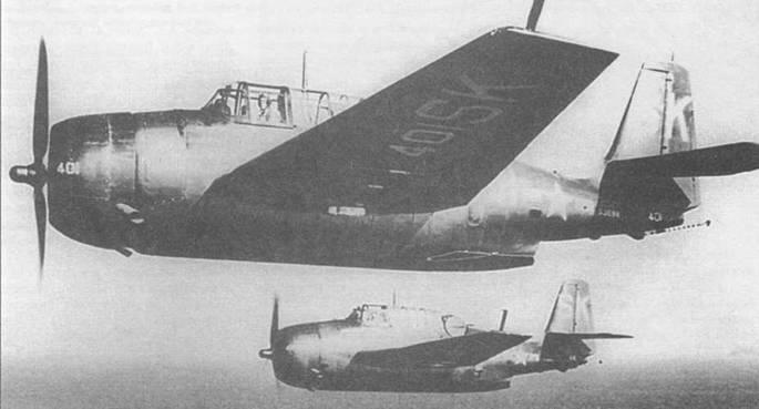 Пара Эвенджеров ТВМ3 из эскадрильи VC25 пролетает над эсминцем во время - фото 1