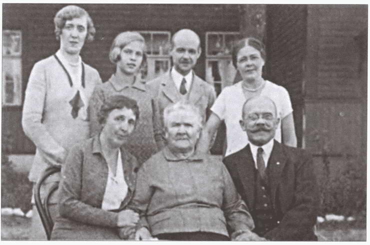 Александр фон Транзе с родственниками в Эстонии 1930е гг Таймыр в - фото 28
