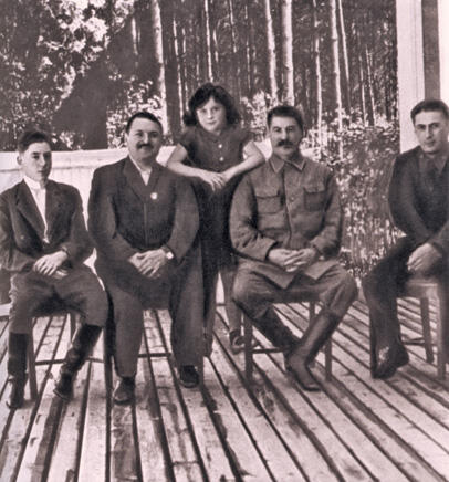 А Жданов и И Сталин с детьми Василием Светой Яковом 1935 год В Ефанов - фото 42