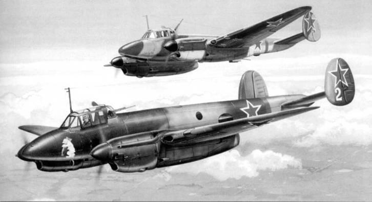 Пара Пе2 205й серии во время боевого вылета Эстония сентябръ 1944 г Оба - фото 1