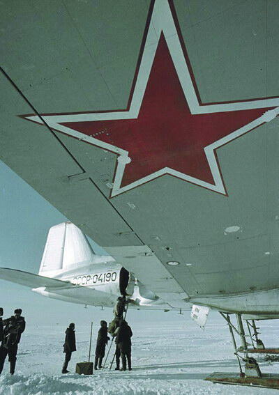 Доставка самолетом ИЛ14 людей и грузов в Антарктиду Вячеслав Аверьянов - фото 2